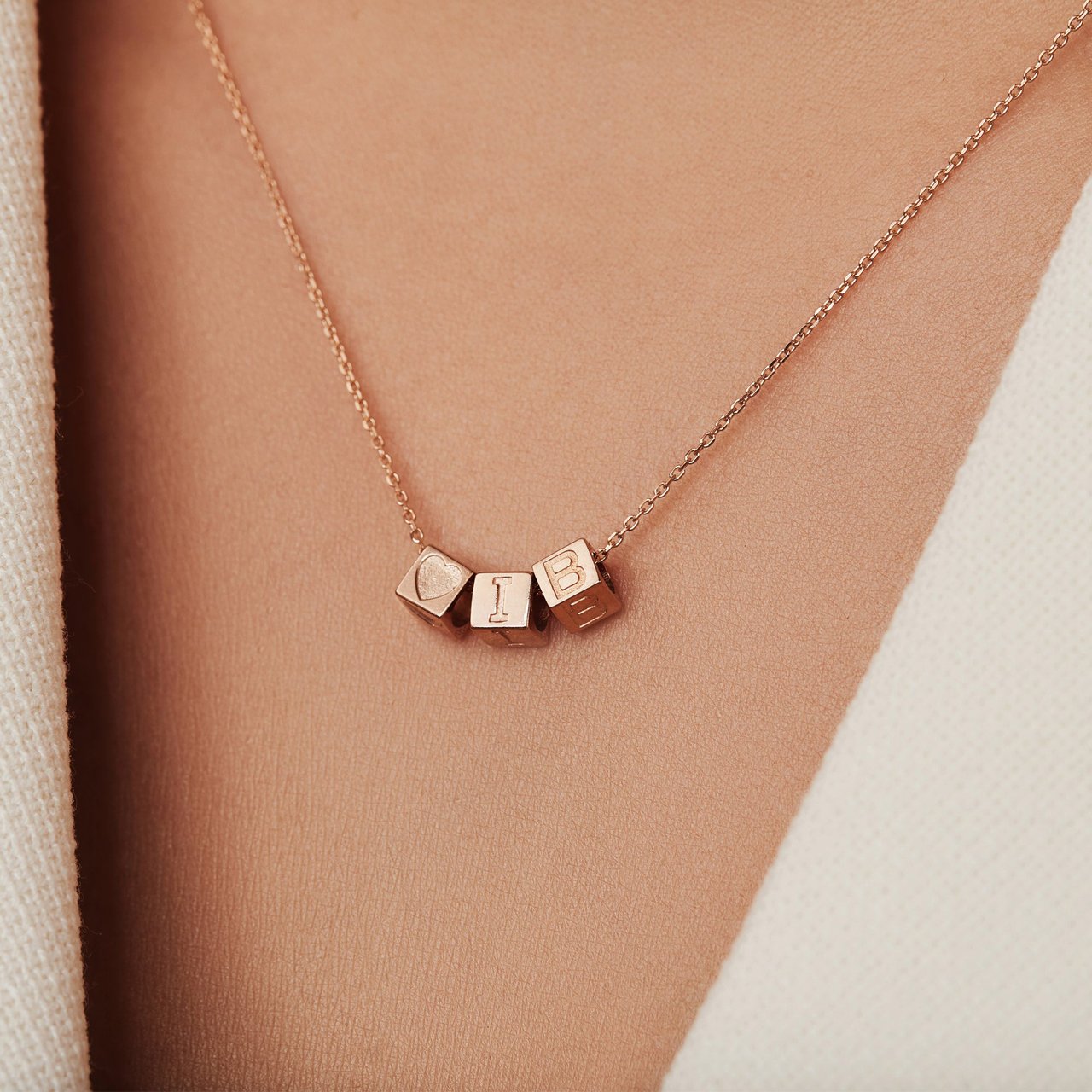 Isabel Bernard La Concorde - Ketting - Roségoud - Letter Z Roze