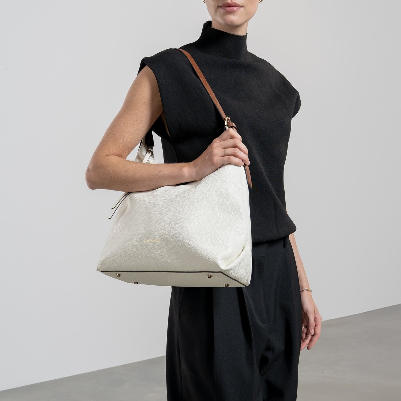 Isabel Bernard Honoré Muriel Schoudertas Beige