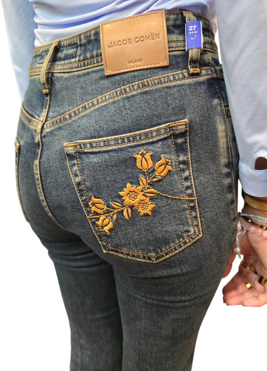 Jacob Cohen Jeans Flare Délavé Broderie Fleurs poche arrière Victoria Jacob Cohen femme 4213 392F Divers