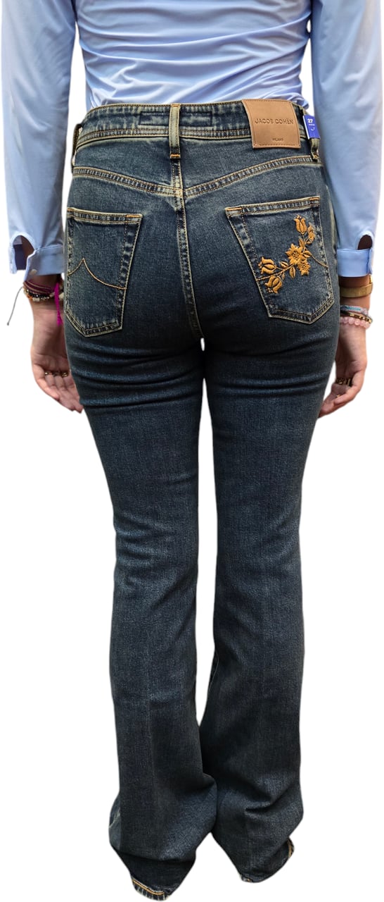 Jacob Cohen Jeans Flare Délavé Broderie Fleurs poche arrière Victoria Jacob Cohen femme 4213 392F Divers