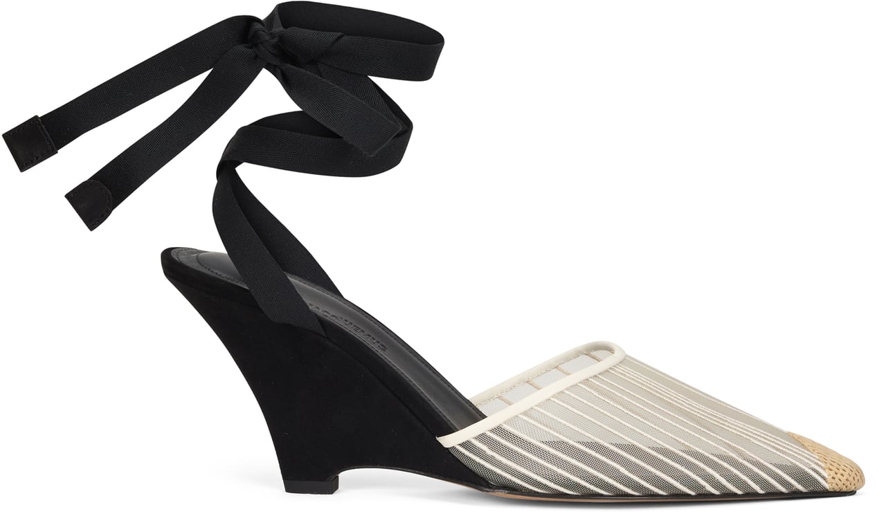 Jacquemus Elegant shoes with heel and decorative ribbon Neutraal