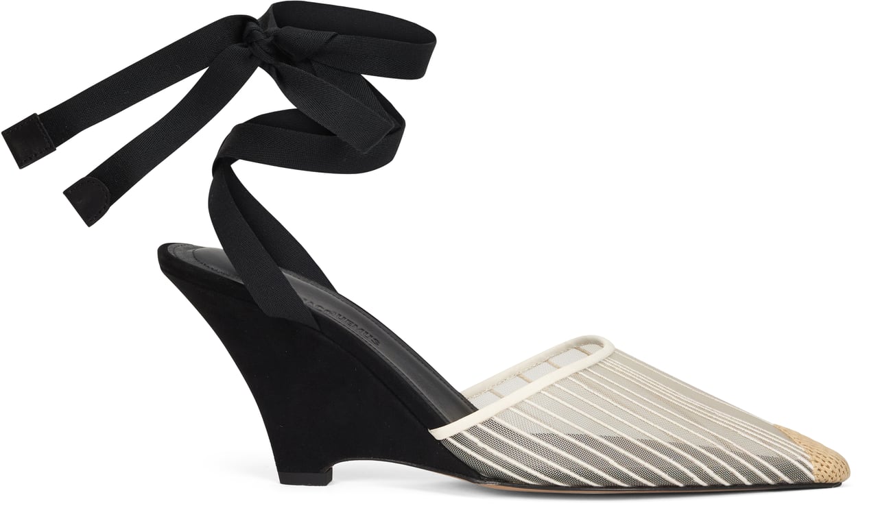 Jacquemus Elegant shoes with heel and decorative ribbon Neutraal