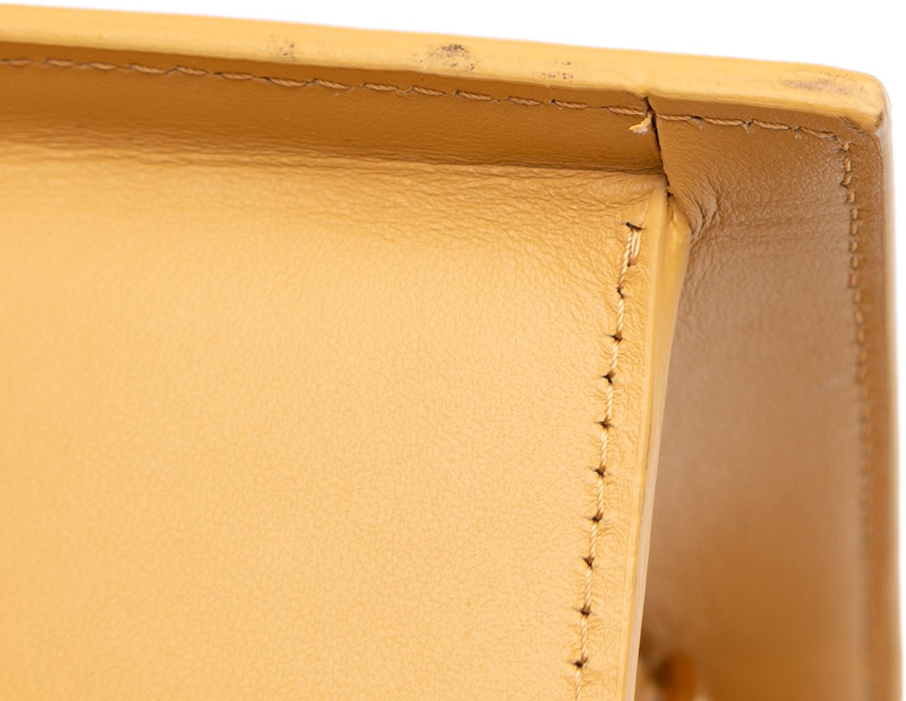 Jacquemus Leather Le Chiquito Moyen Geel