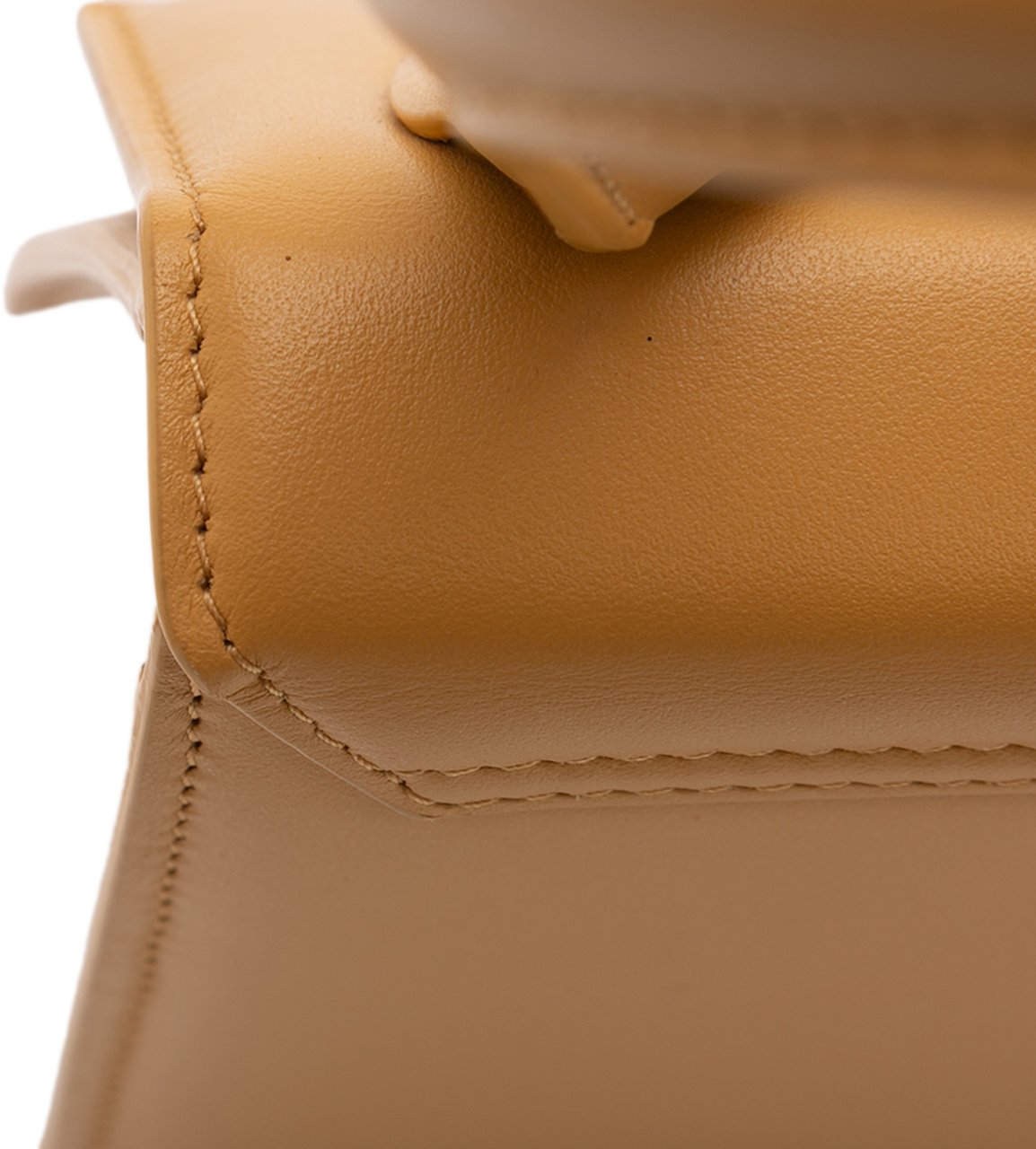 Jacquemus Leather Le Chiquito Moyen Geel