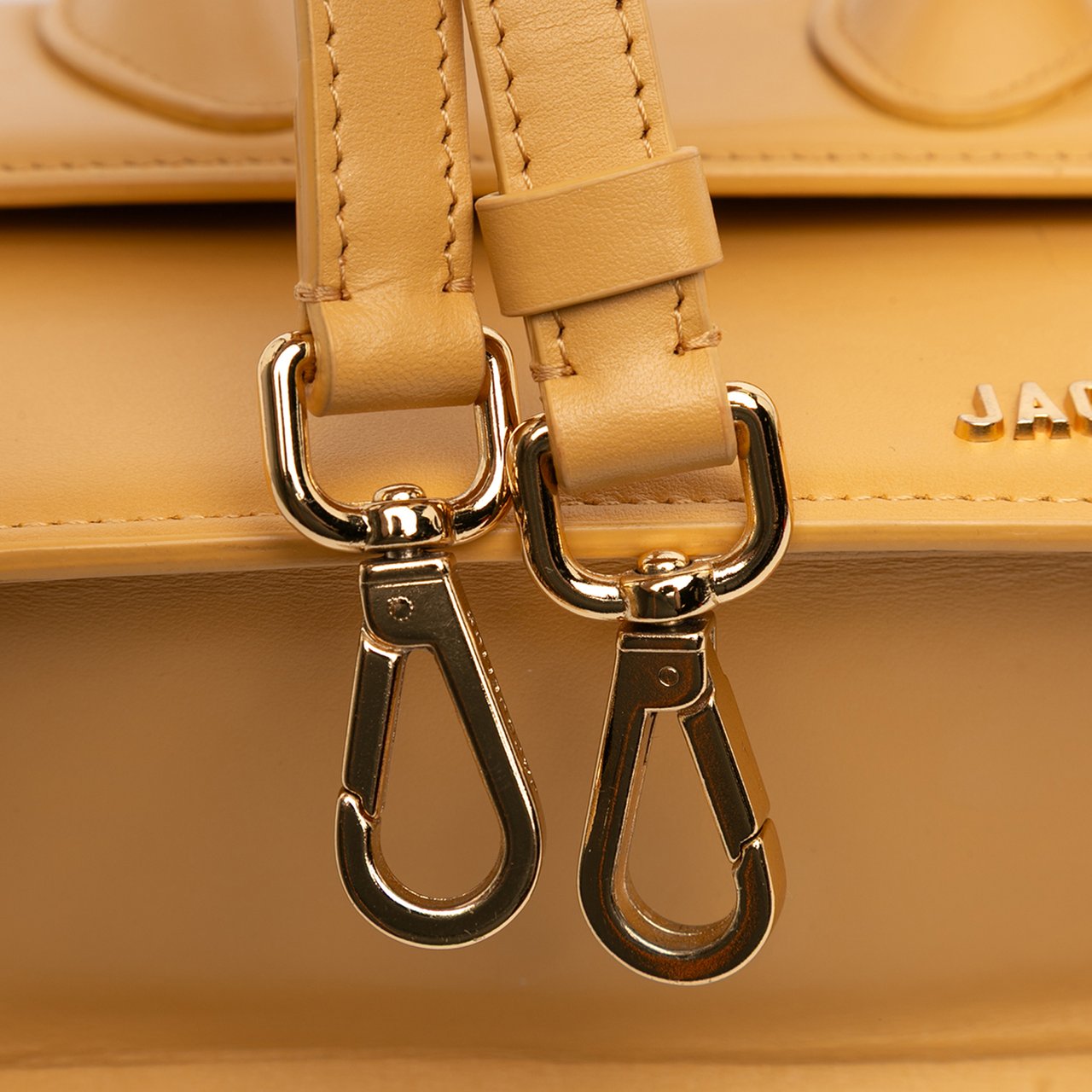 Jacquemus Leather Le Chiquito Moyen Geel