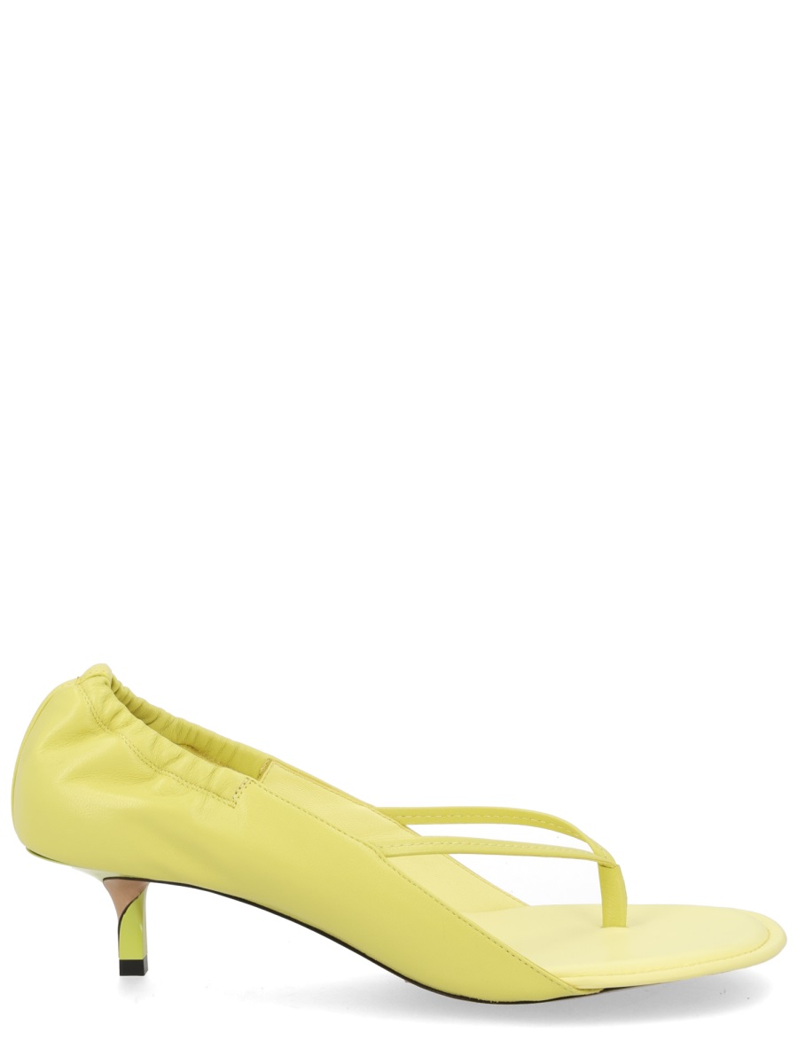 Jacquemus Lamb Leather Thong Ruched Back Sandals Goud