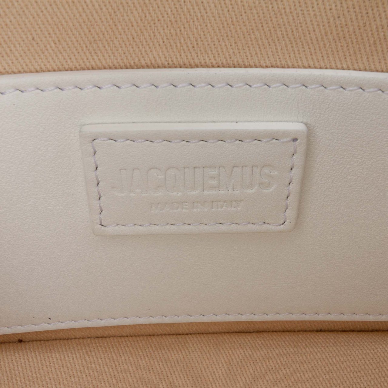 Jacquemus Calfskin Le Ciuciu Satchel Wit