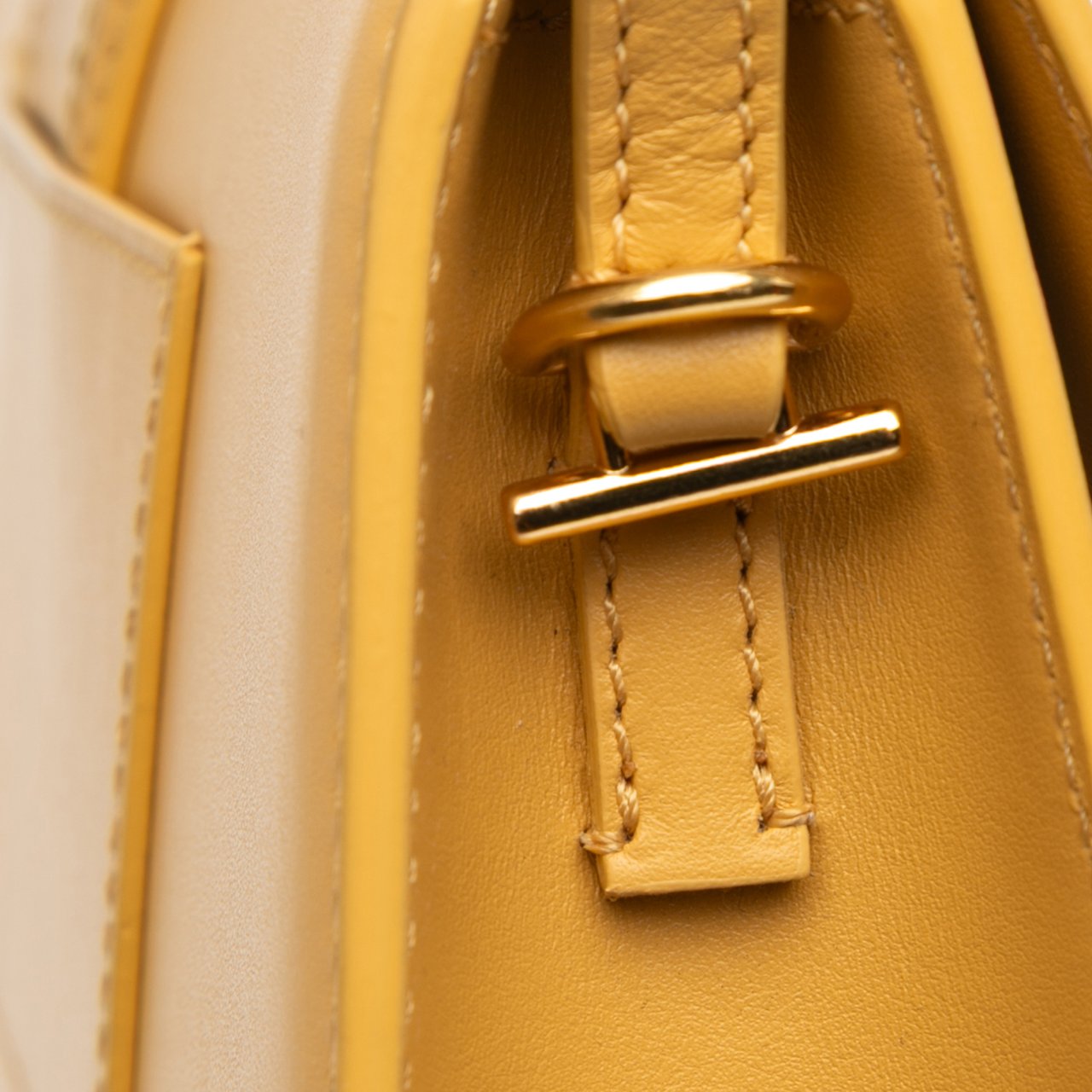 Jacquemus Leather Le Bambino Long Geel