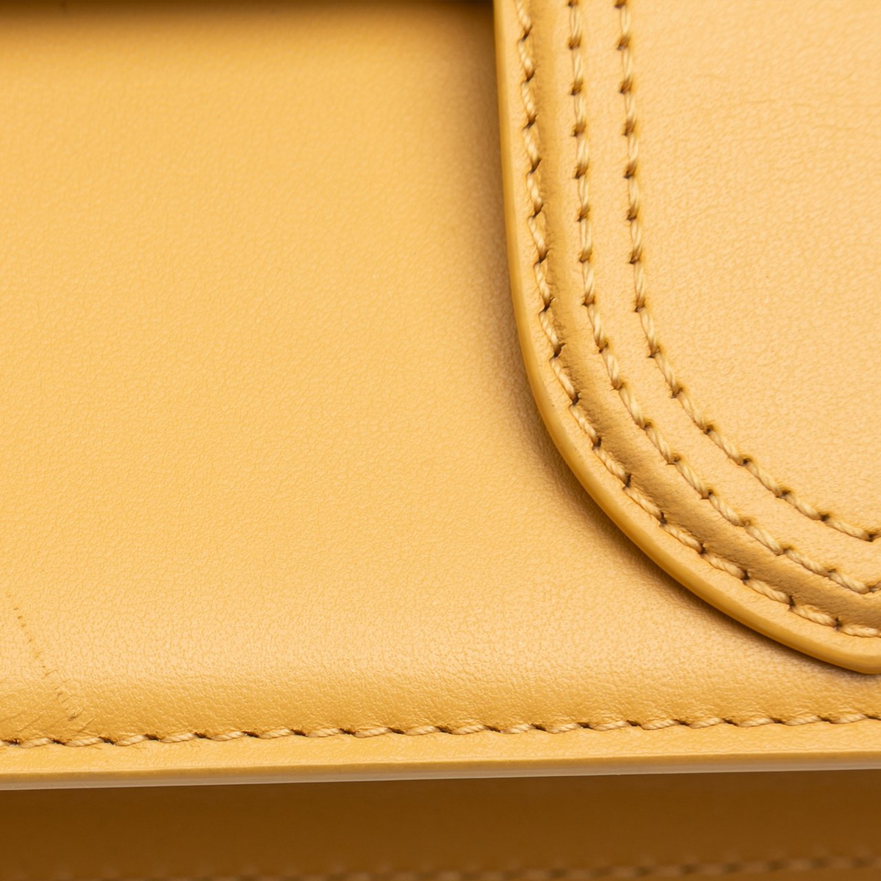 Jacquemus Leather Le Bambino Long Geel