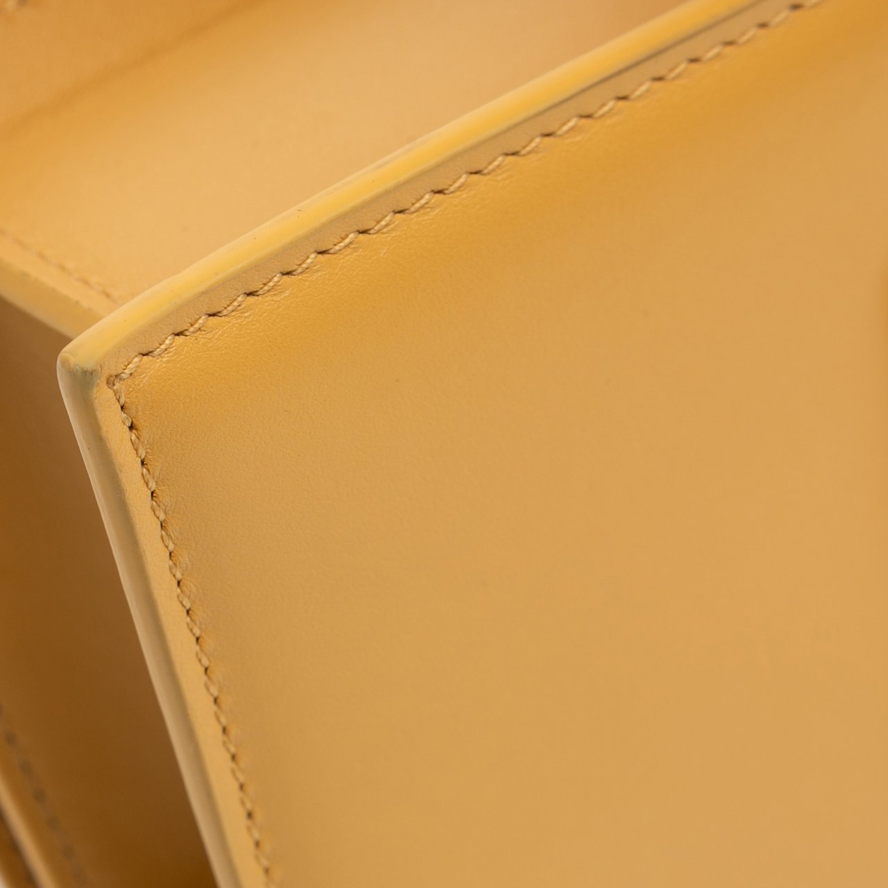 Jacquemus Leather Le Bambino Long Geel