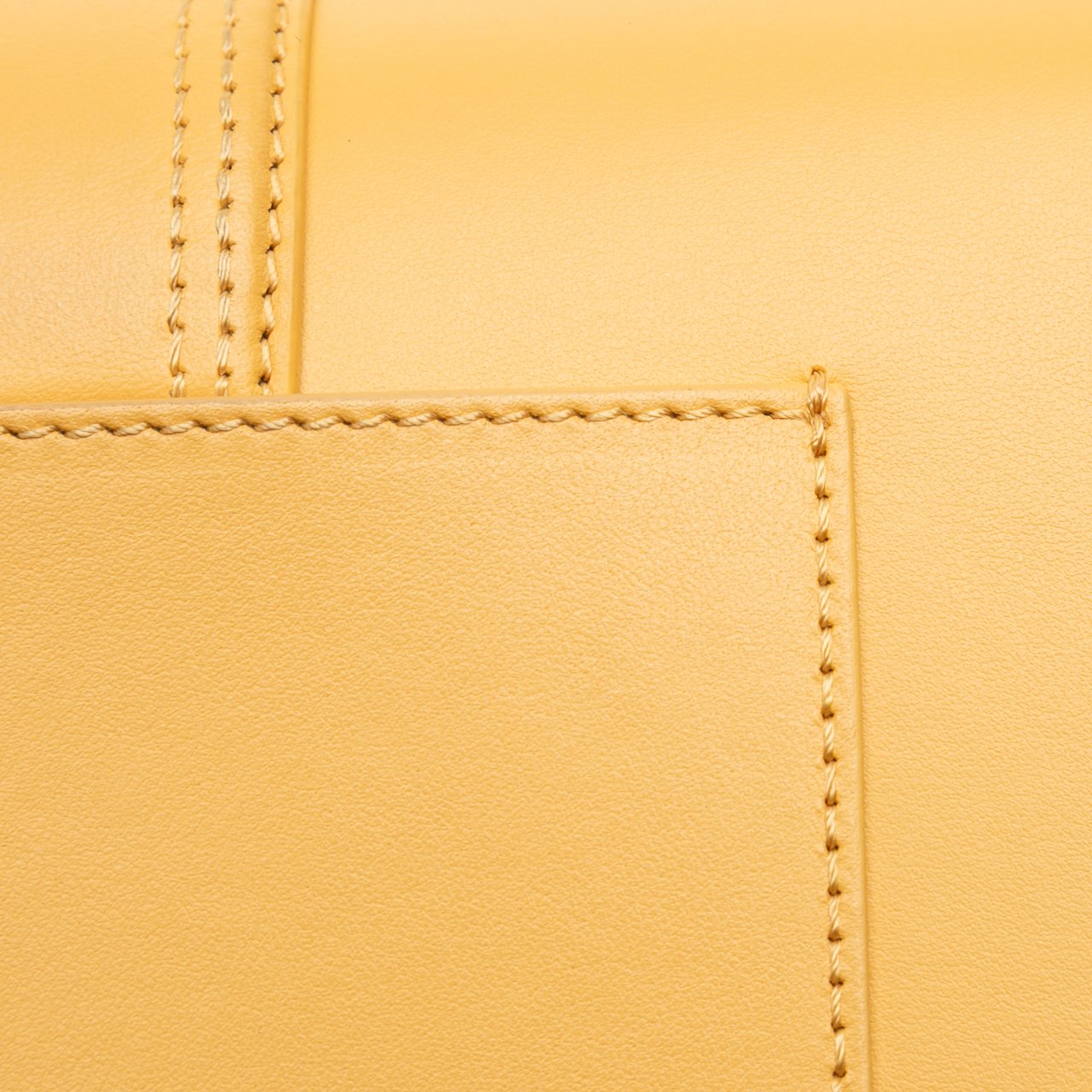 Jacquemus Leather Le Bambino Long Geel