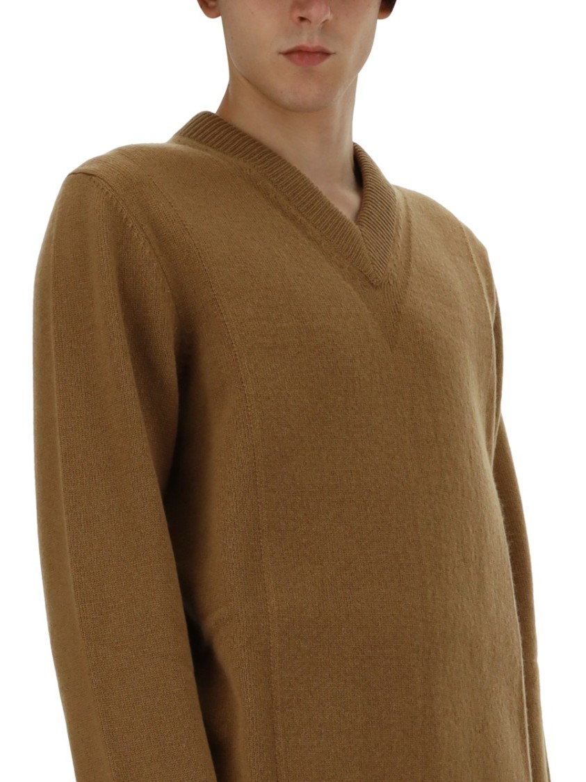 Jil Sander Relaxed Fit V-Neck Sweater With Ribbed Details Bruin