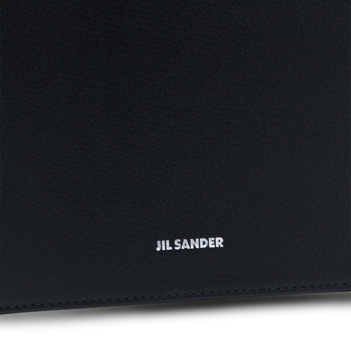 Jil Sander Tangle Flat Shoulder Bag with Subtle Logo Zwart