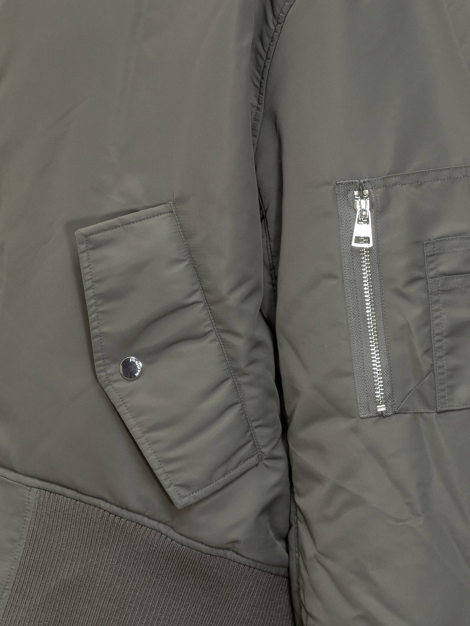 J.W. Anderson J.W. Anderson Military green nylon padded jacket Groen