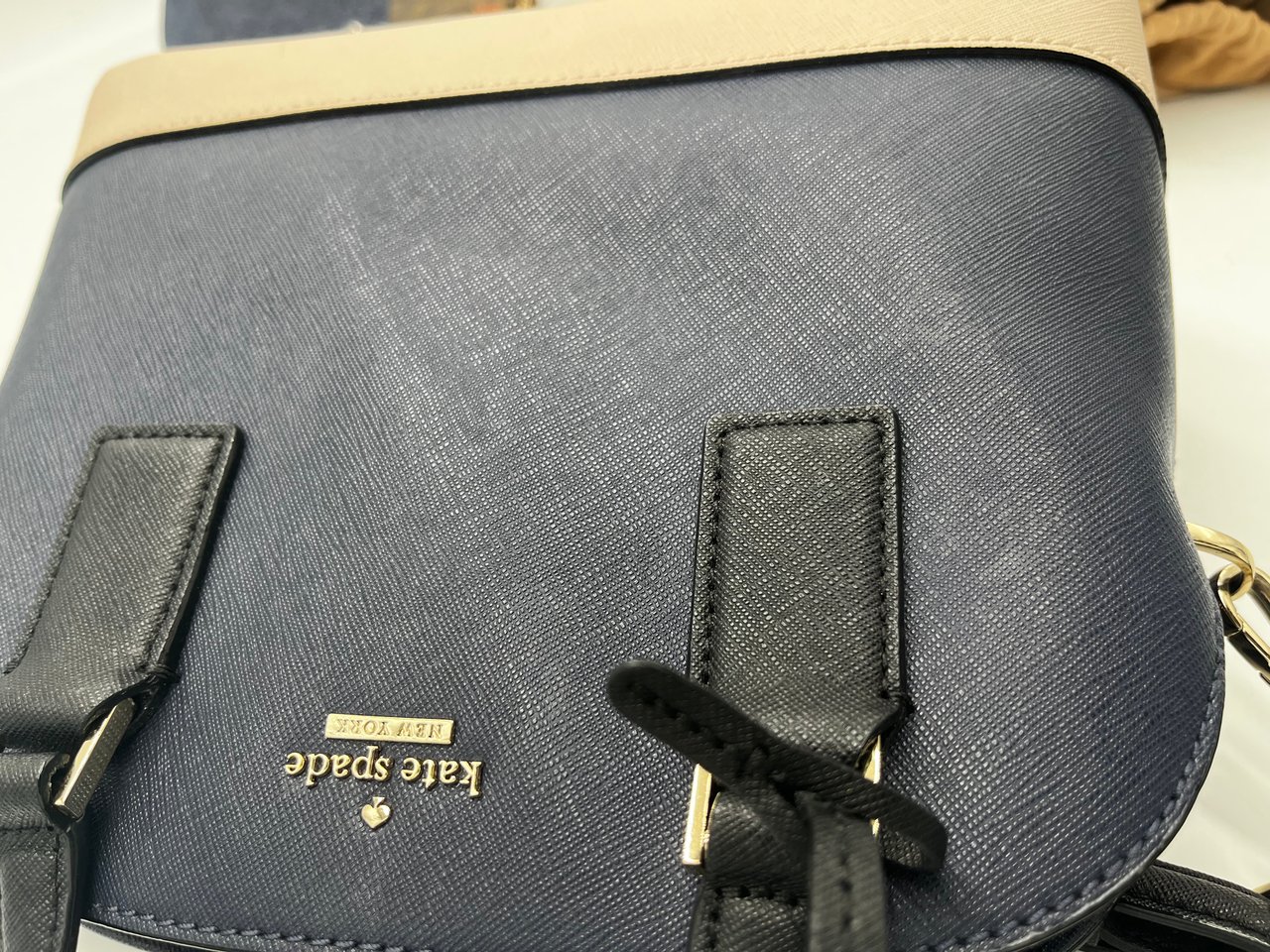 Kate Spade New York kate spade Cameron Street Lottie Leather moyen Navy