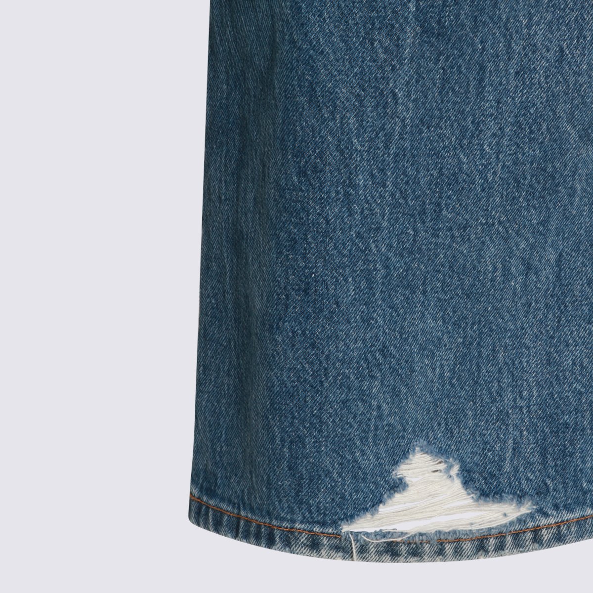 Khaite Mid-Blue Straight-Leg Jeans with Subtle Fading and Distressed Hems Blauw