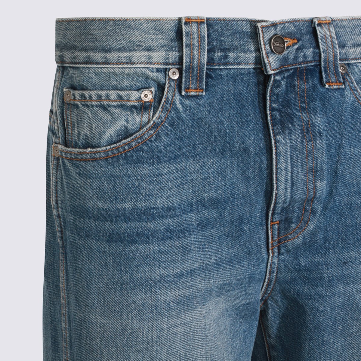Khaite Mid-Blue Straight-Leg Jeans with Subtle Fading and Distressed Hems Blauw