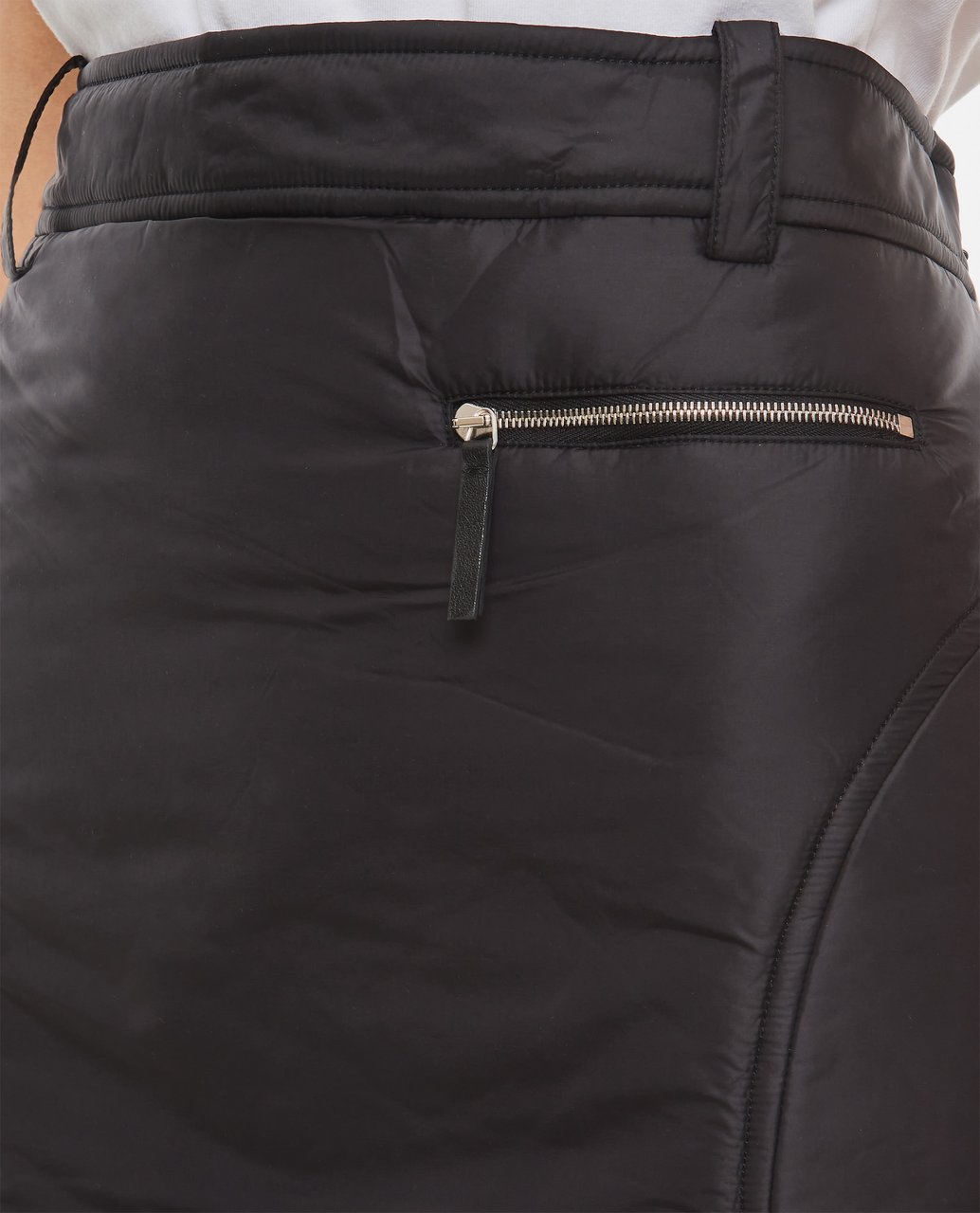 Khaite Fitted Nylon Mini Skirt with Seam Detailing Zwart