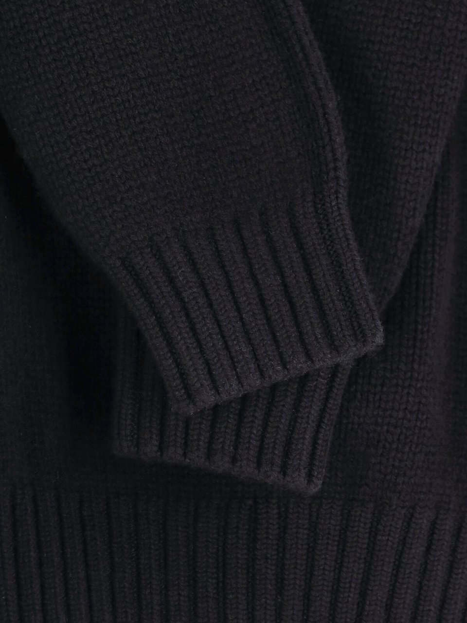 Khaite "Mae" Sweater – Black Neutraal