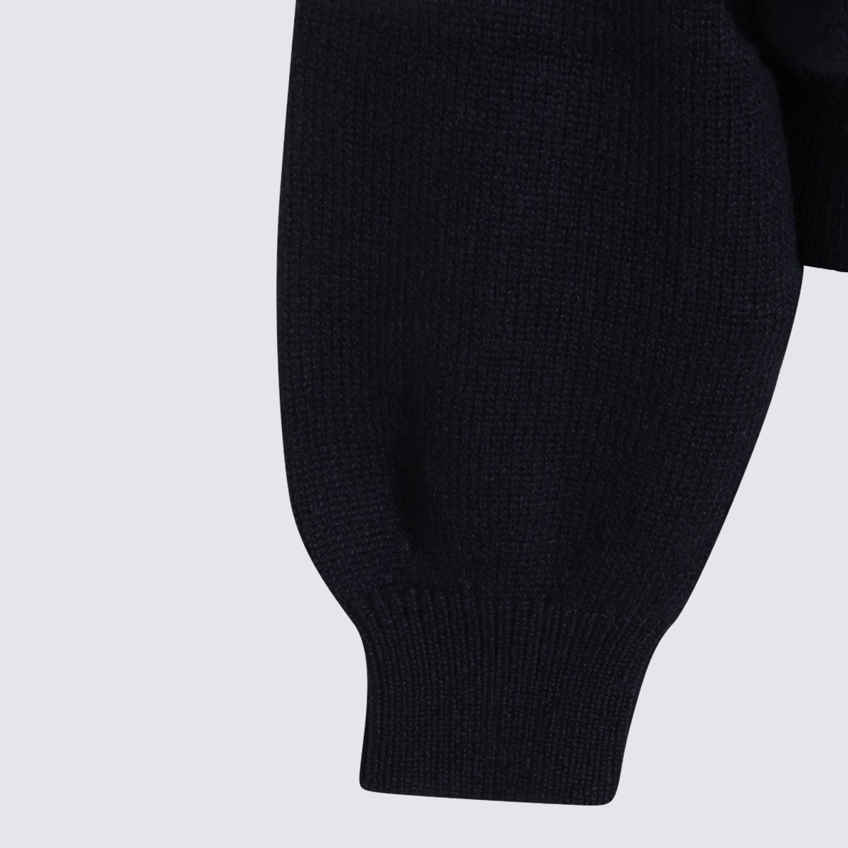 Khaite Classic Crew Neck Sweater With Voluminous Sleeves Zwart