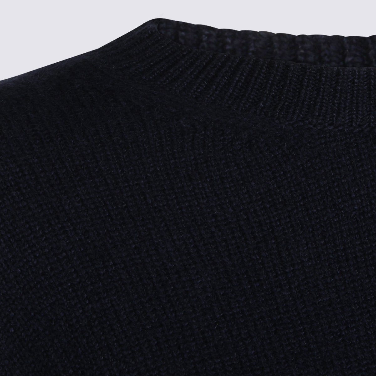 Khaite Classic Crew Neck Sweater With Voluminous Sleeves Zwart