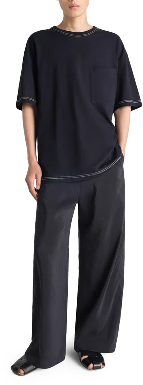Lemaire Boxy Black Short-Sleeve T-Shirt with Contrast Stitching Zwart