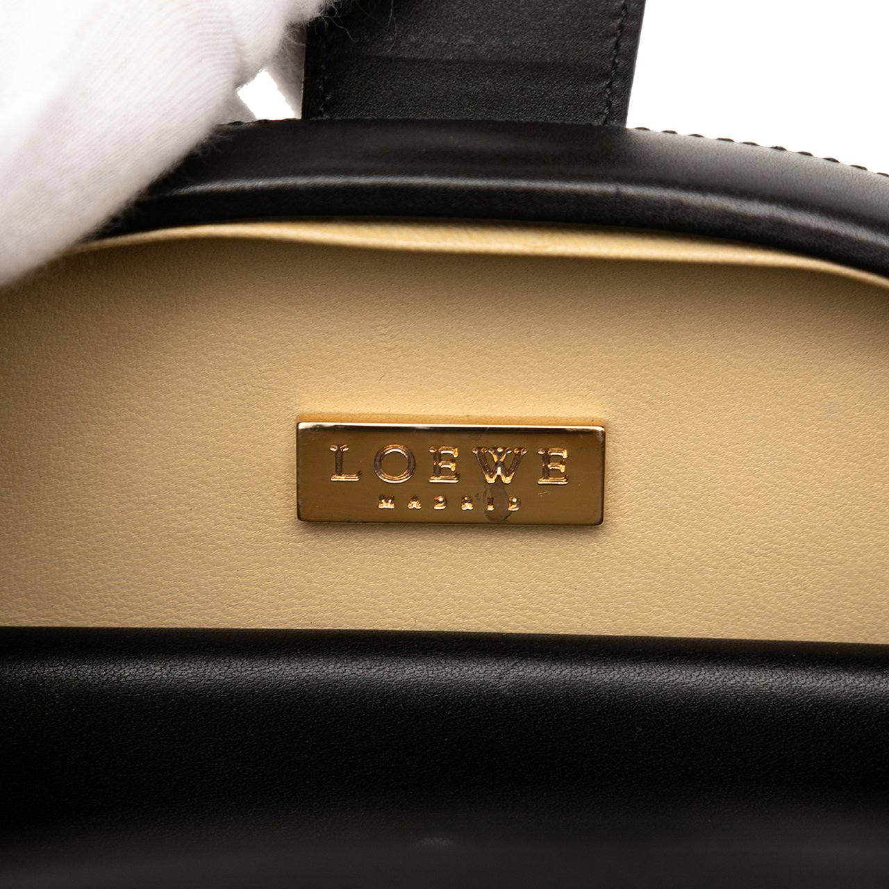 Loewe Leather Anagram Round Handbag Zwart