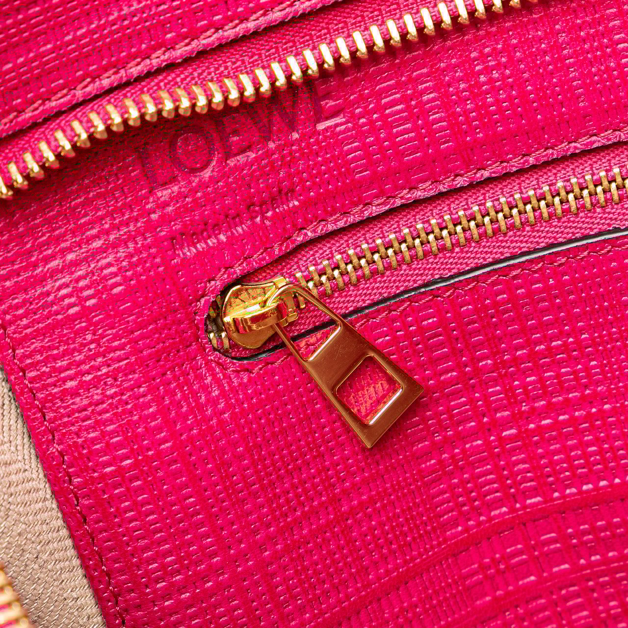 Loewe Anagram Leather Shopper Tote Roze
