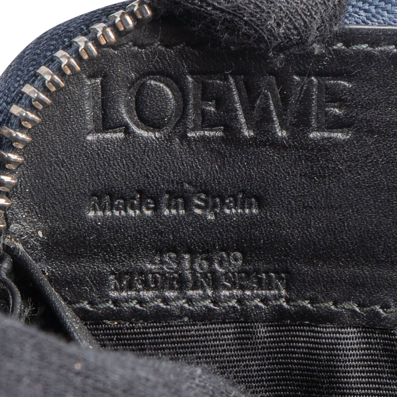 Loewe Loewe Leather Monogram Anagram Zip Around Wallet Zwart