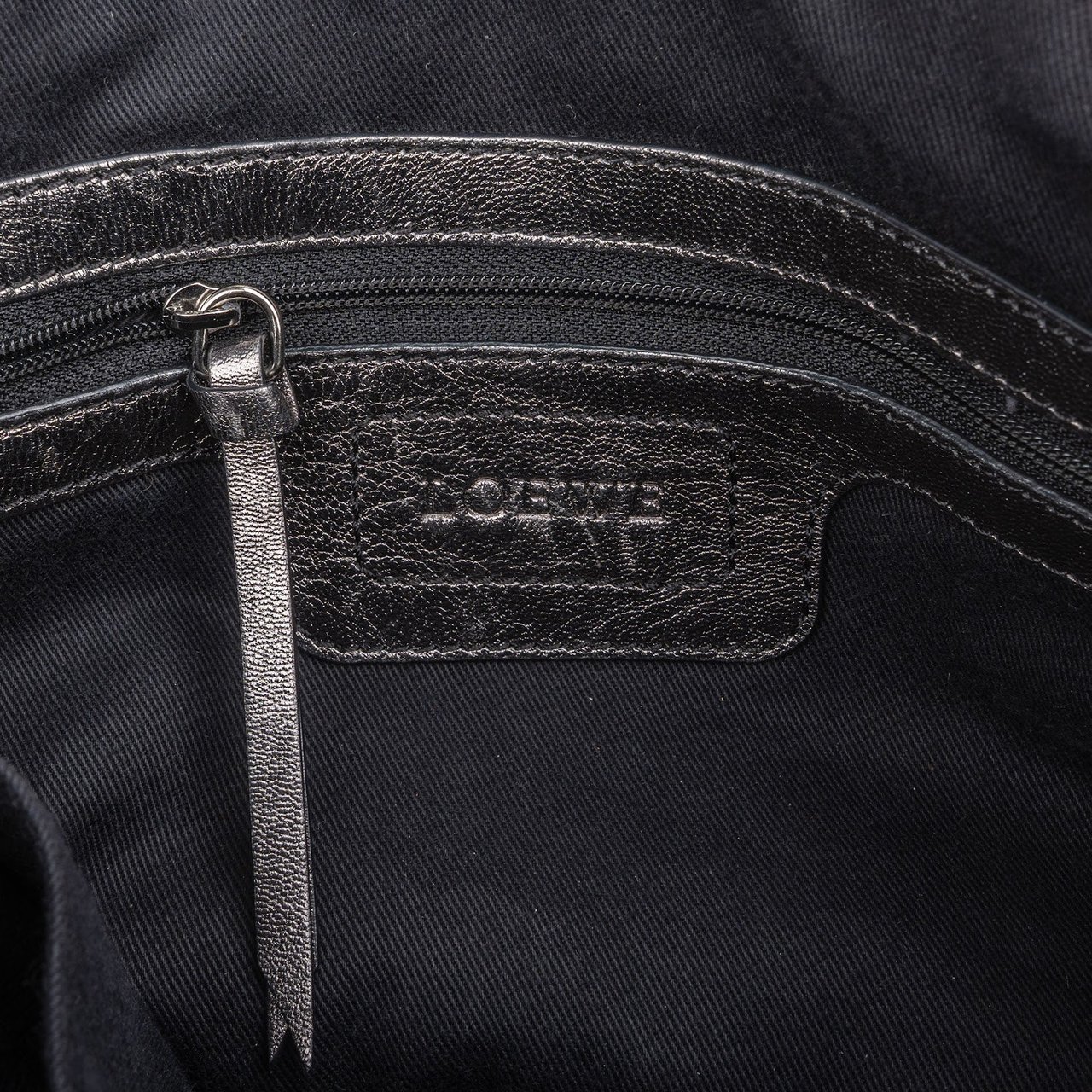 Loewe Black Leather Anagram Shoulder Bag Zwart