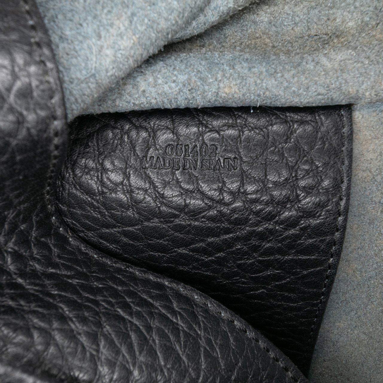 Loewe Pebbled Calfskin Anagram Ines Flap Crossbody Zwart