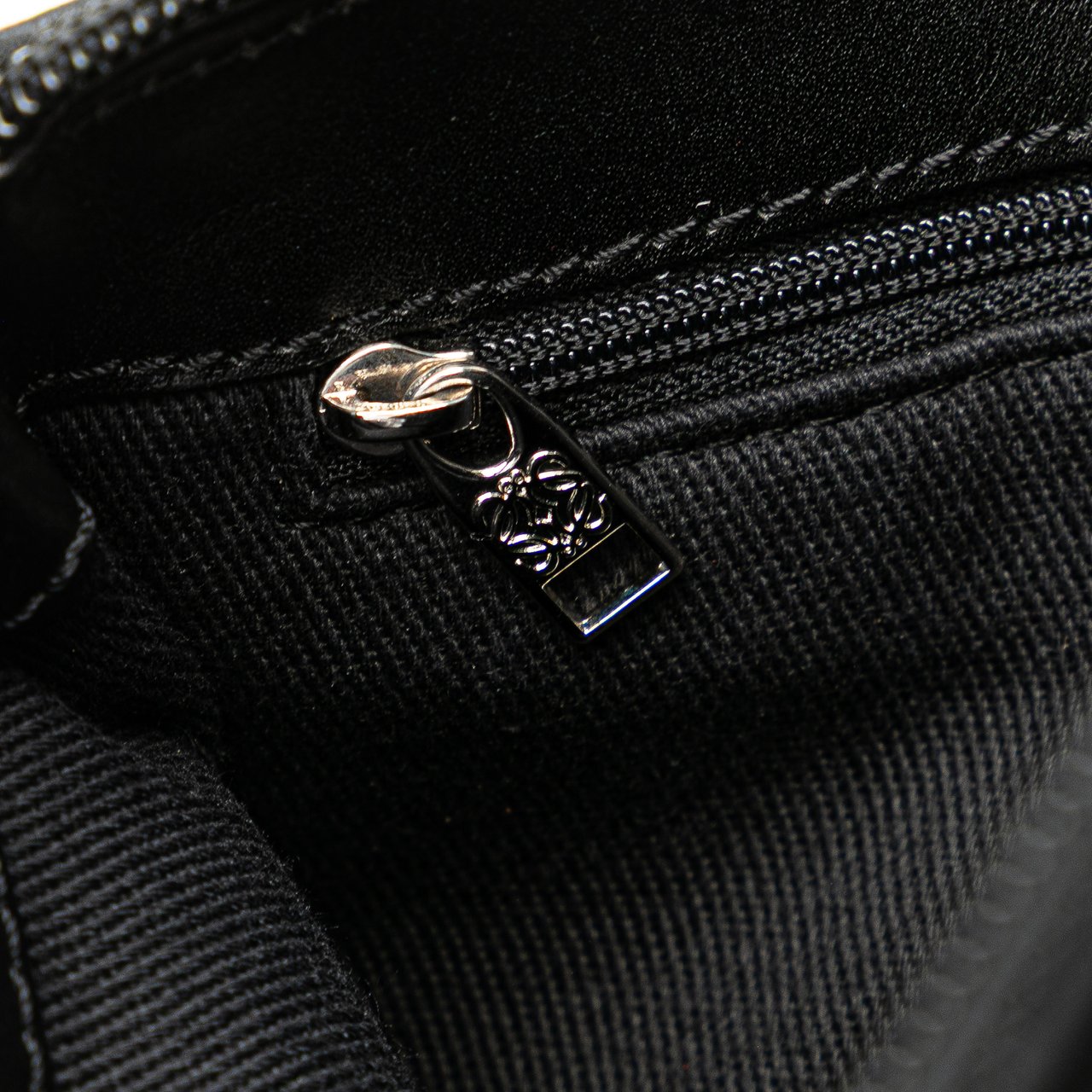 Loewe Anagram Canvas Crossbody Blauw