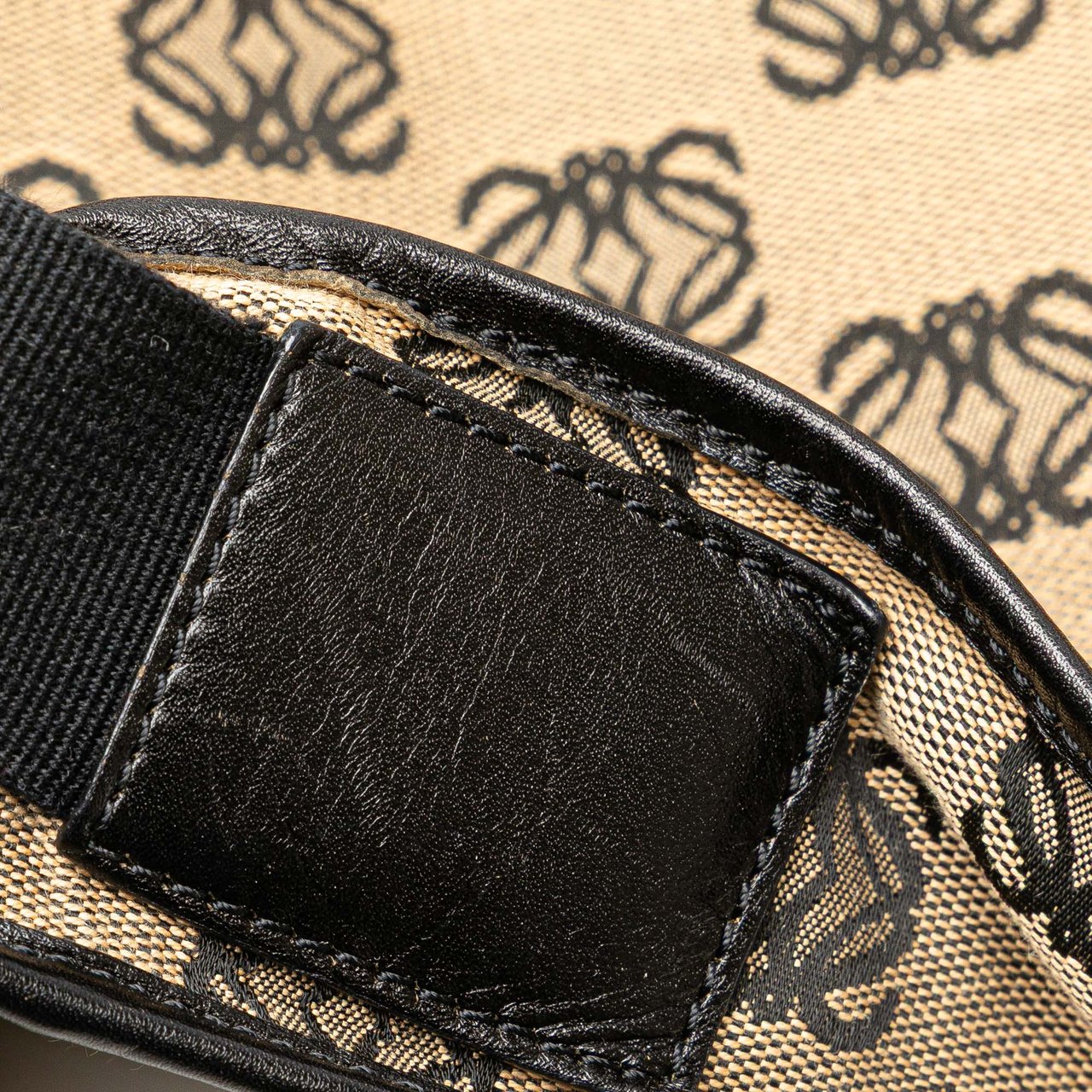 Loewe Anagram Canvas Messenger Bag Bruin