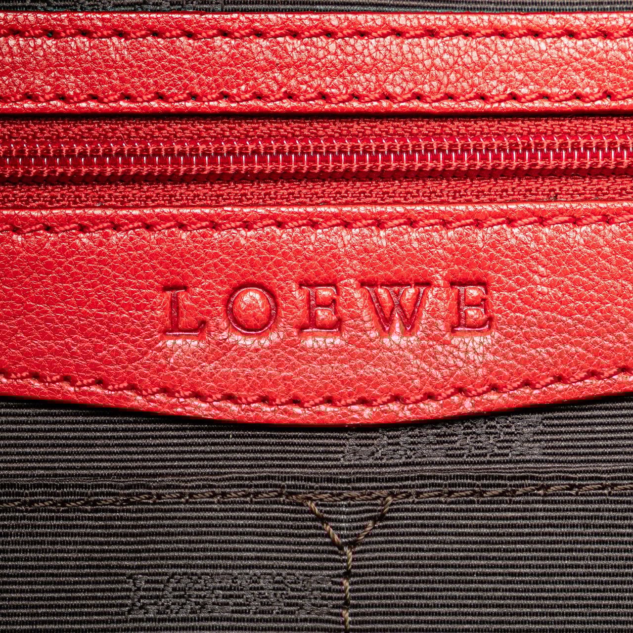 Loewe Nubuck Senda Handbag Rood