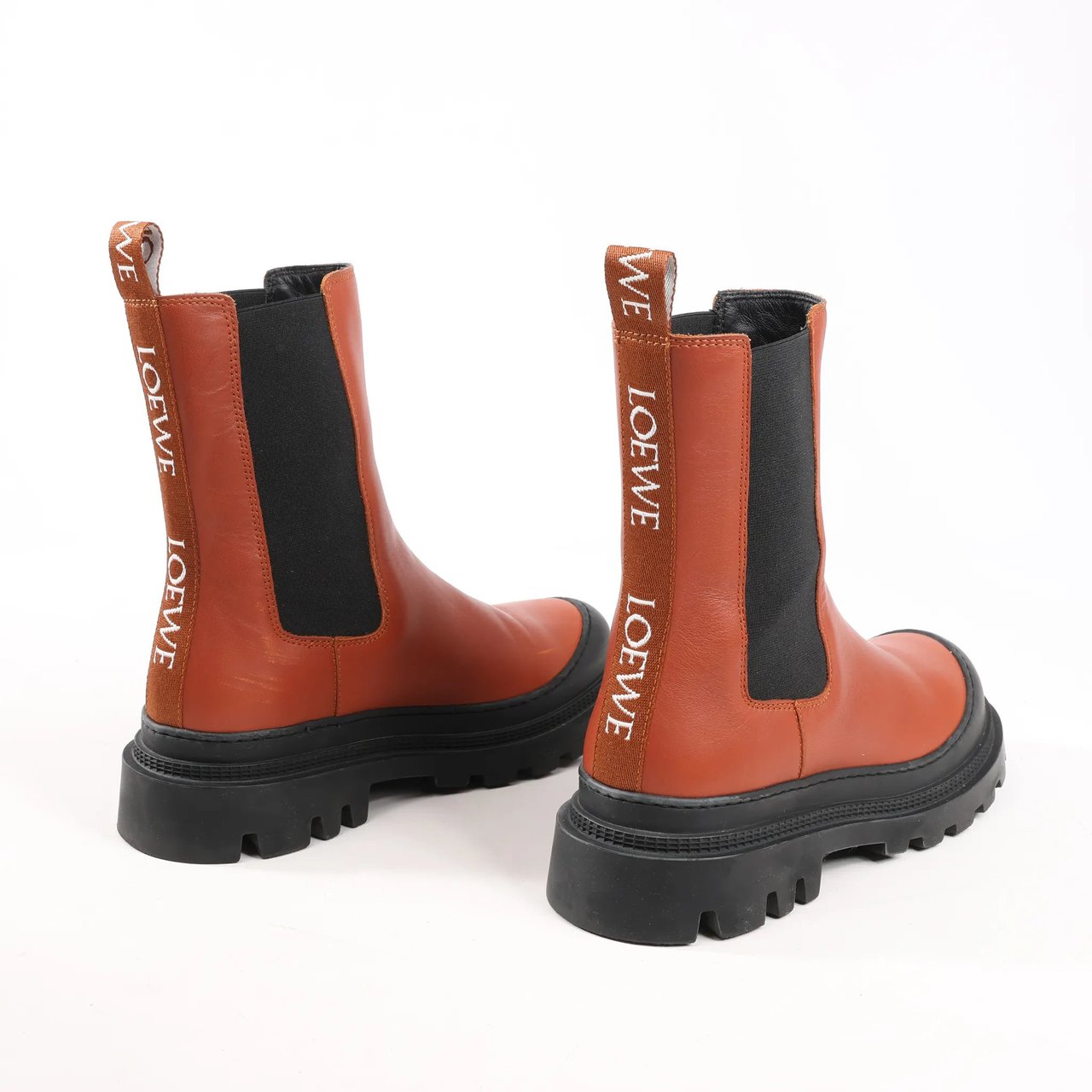 Loewe Loewe Chelsea Leather Ankle Boots in Brown 592209, Size 38 EU Divers