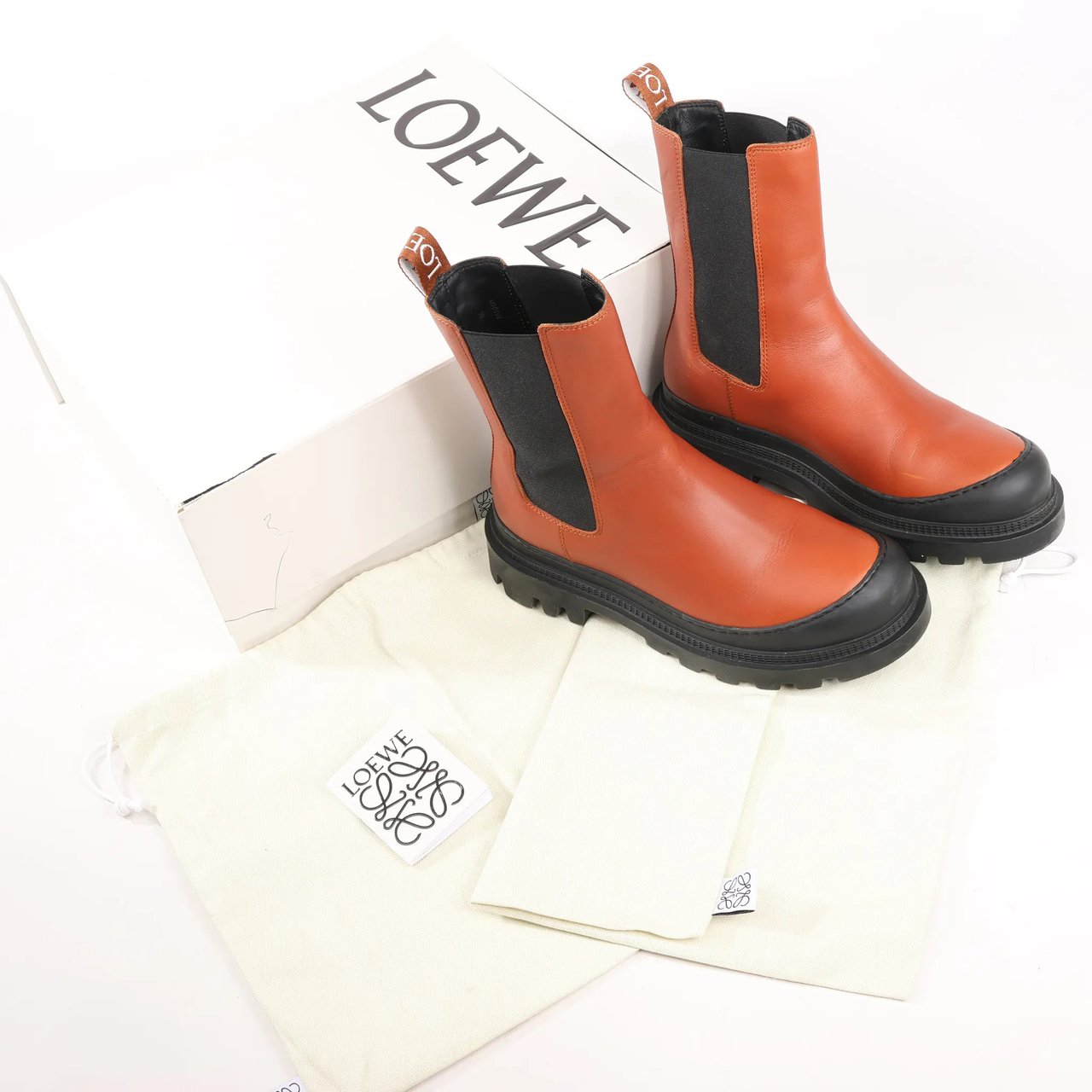 Loewe Loewe Chelsea Leather Ankle Boots in Brown 592209, Size 38 EU Divers