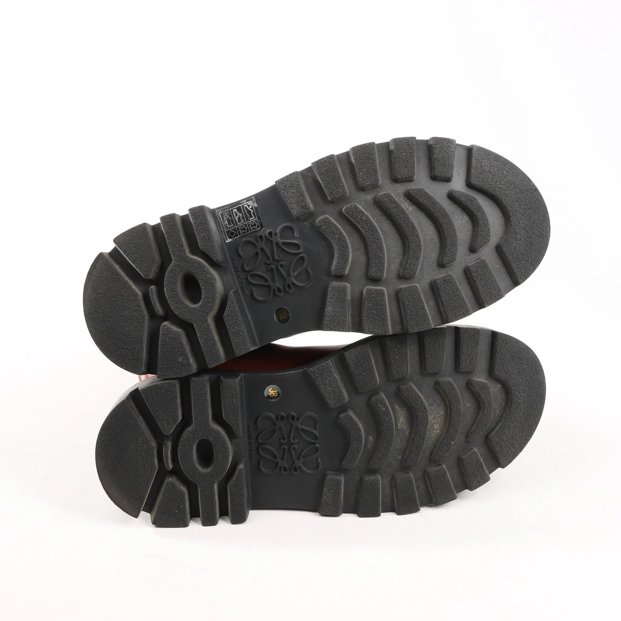 Loewe Loewe Chelsea Leather Ankle Boots in Brown 592209, Size 38 EU Divers