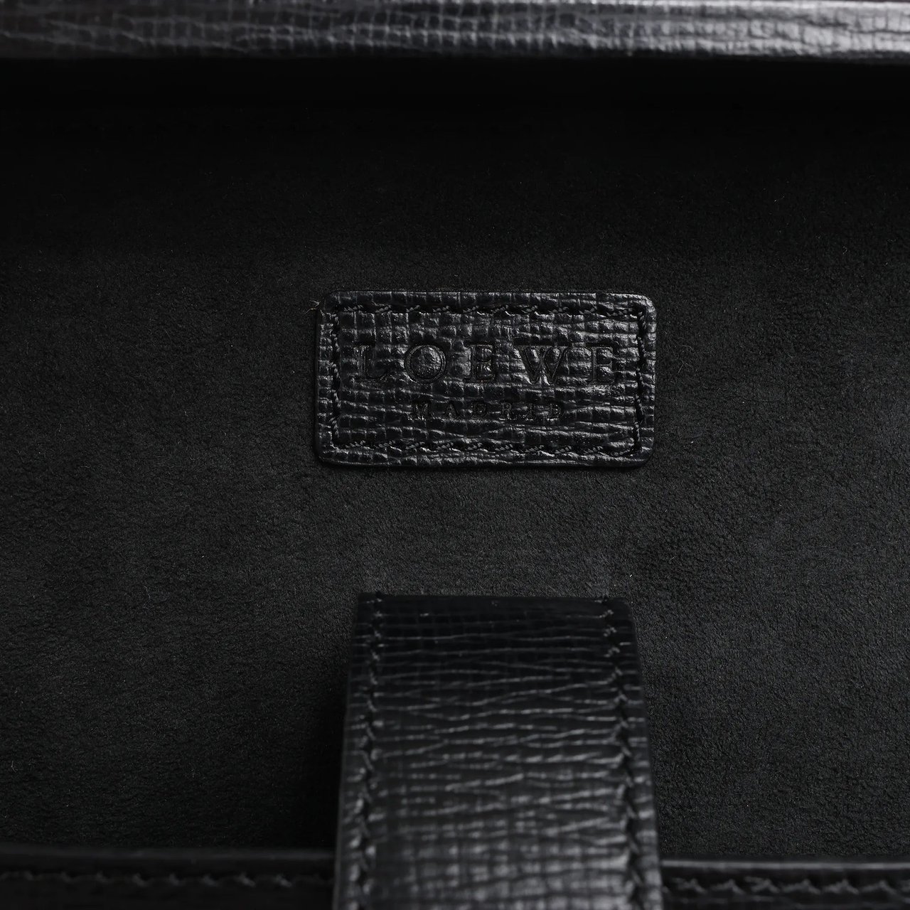 Loewe Loewe Anagram Leather Travel Bag in Black Zwart