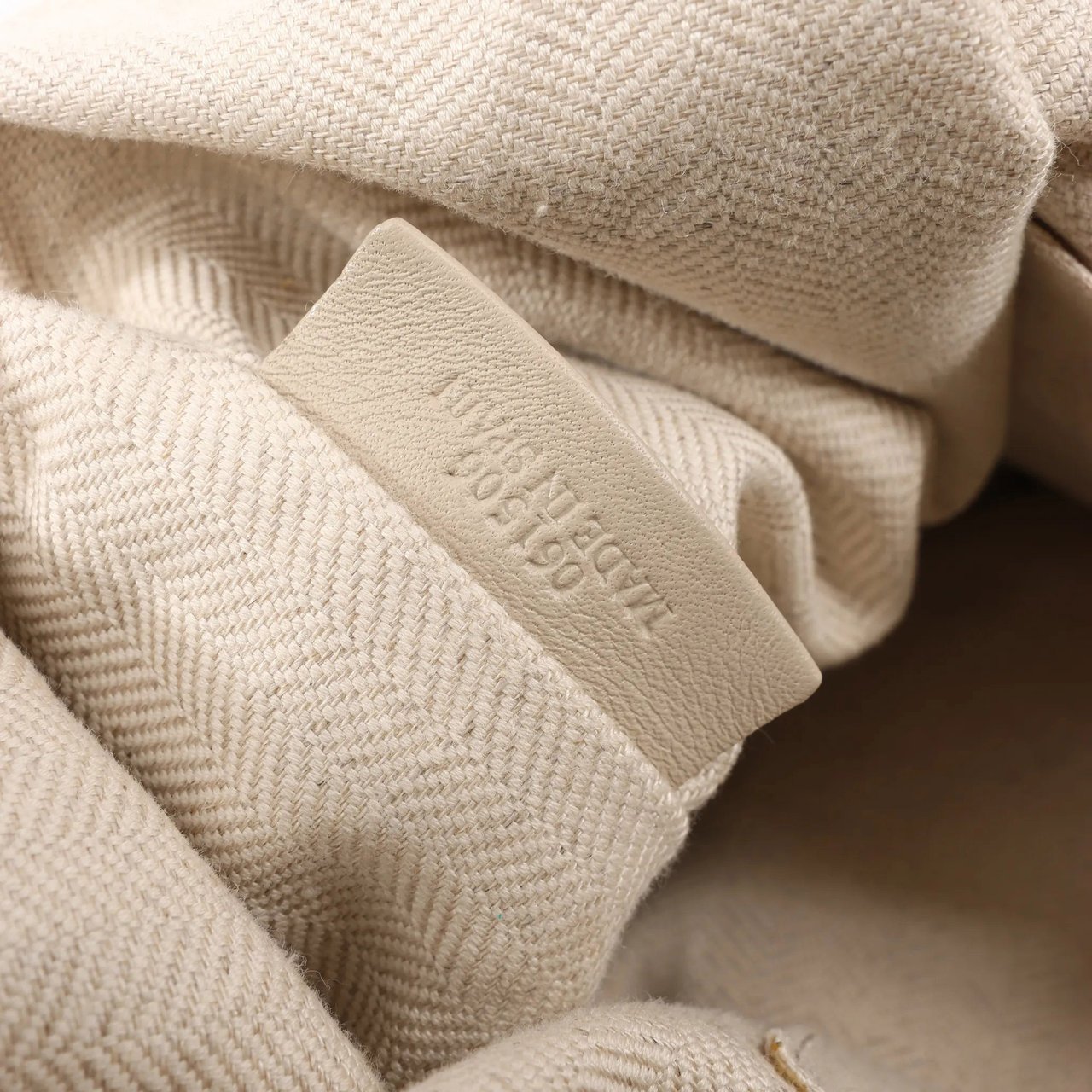 Loewe LOEWE Bounces Leather Handbag in Navy Blue Navy