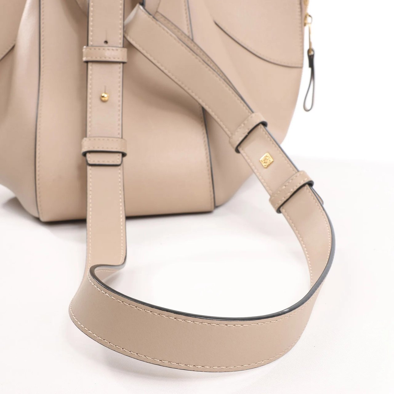 Loewe LOEWE Hammock Small Leather 2Way Handbag in Beige Beige