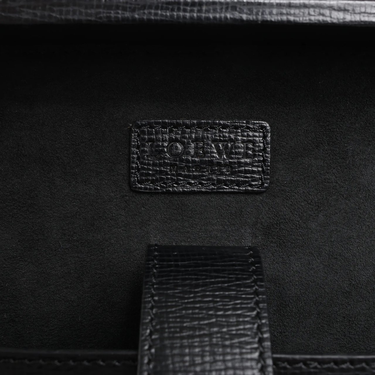 Loewe Loewe Anagram Leather Travel Bag in Black Zwart
