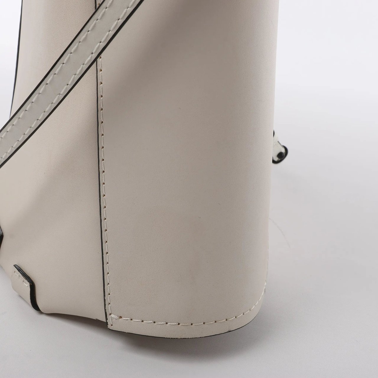 Loewe LOEWE Bamboo Buckets Leather 2Way Handbag in White Wit