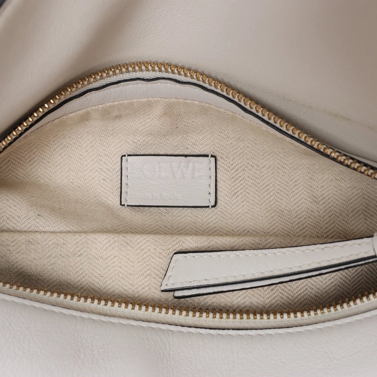 LOEWE Puzzle Hobo Leather Shoulder Bag in White Wit