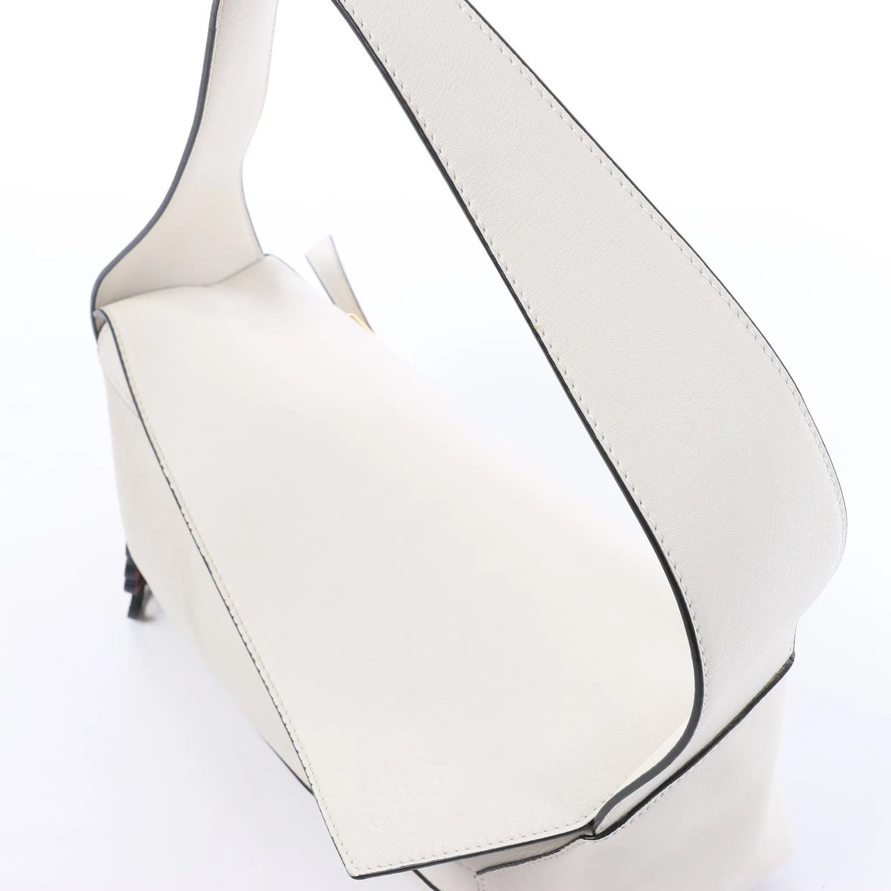 LOEWE Puzzle Hobo Leather Shoulder Bag in White Wit
