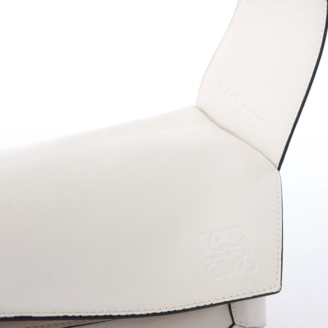 LOEWE Puzzle Hobo Leather Shoulder Bag in White Wit