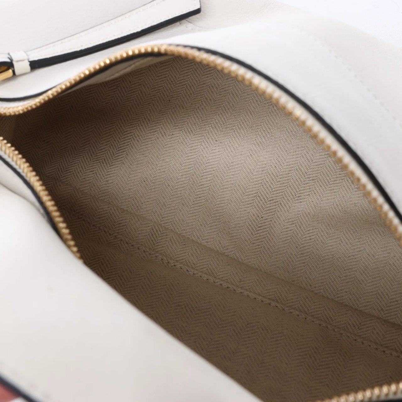 LOEWE Puzzle Hobo Leather Shoulder Bag in White Wit