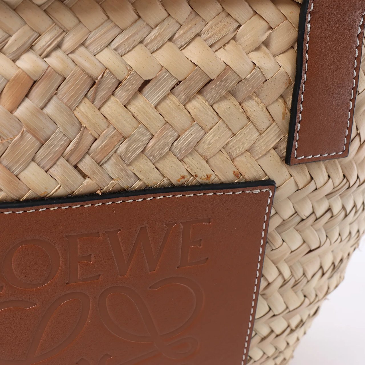 LOEWE Basket Medium Raffia x Leather Handbag in Beige x Brown Divers