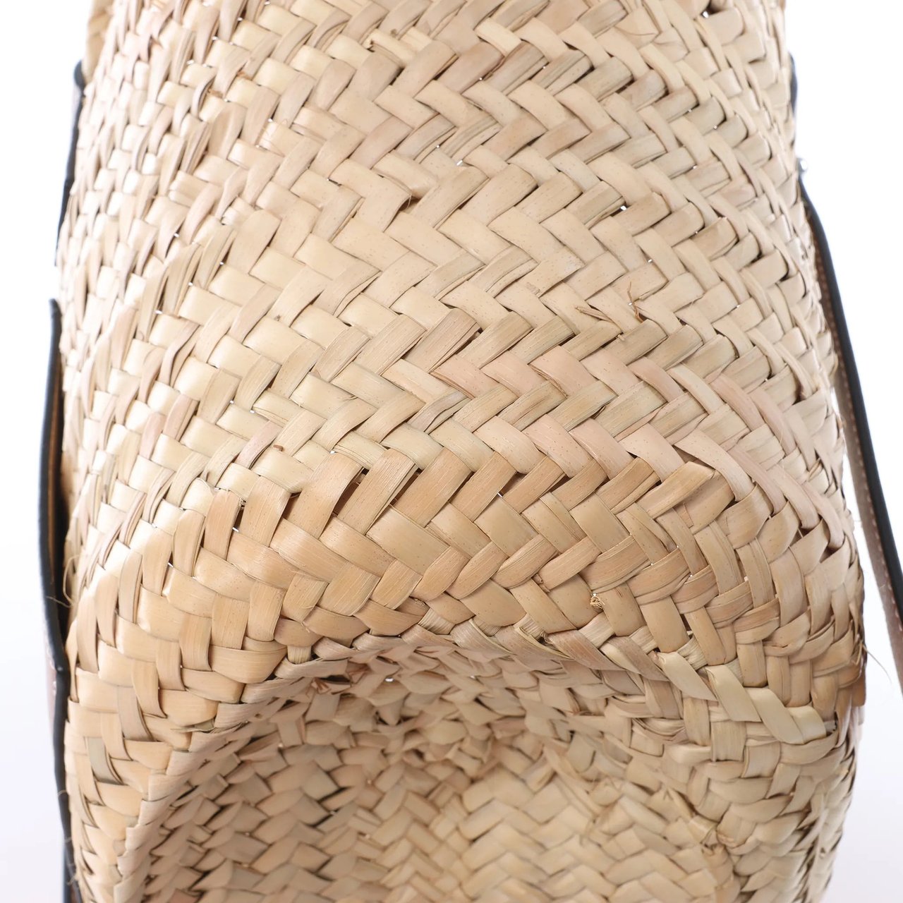 LOEWE Basket Medium Raffia x Leather Handbag in Beige x Brown Divers