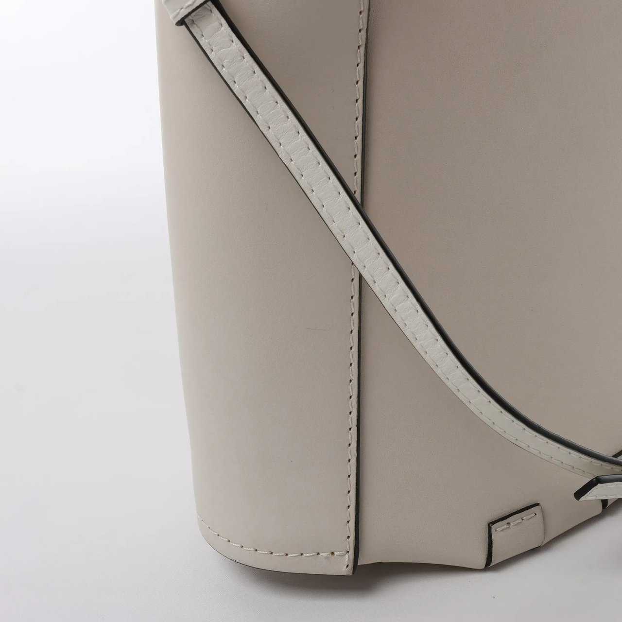 LOEWE Bamboo Buckets Leather 2Way Handbag in White Wit