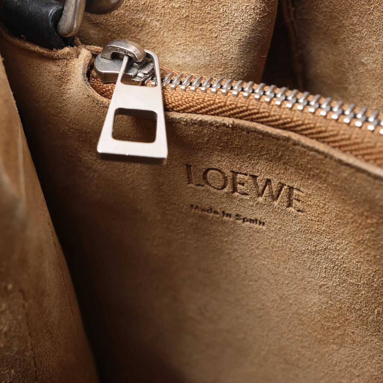 LOEWE Gate Top Handle Leather 2Way Handbag in Black Zwart